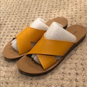 Mustard sandal